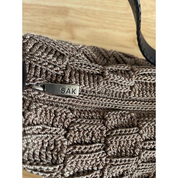 The Sak Brown Crochet Hobo Shoulder Bag Woven Nylon Purse Red Lining Boho - Picture 7 of 14